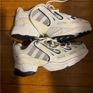 Pre owned kids blue and white adidas size 6Y